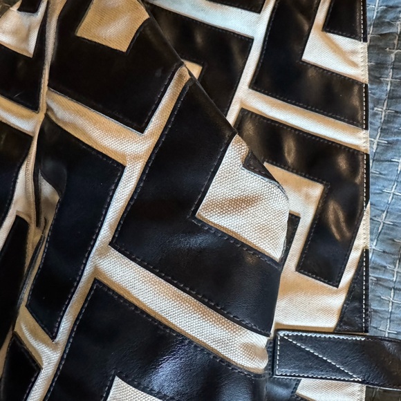 Celine Black and Cream Tote Bag - Picture 5 of 13